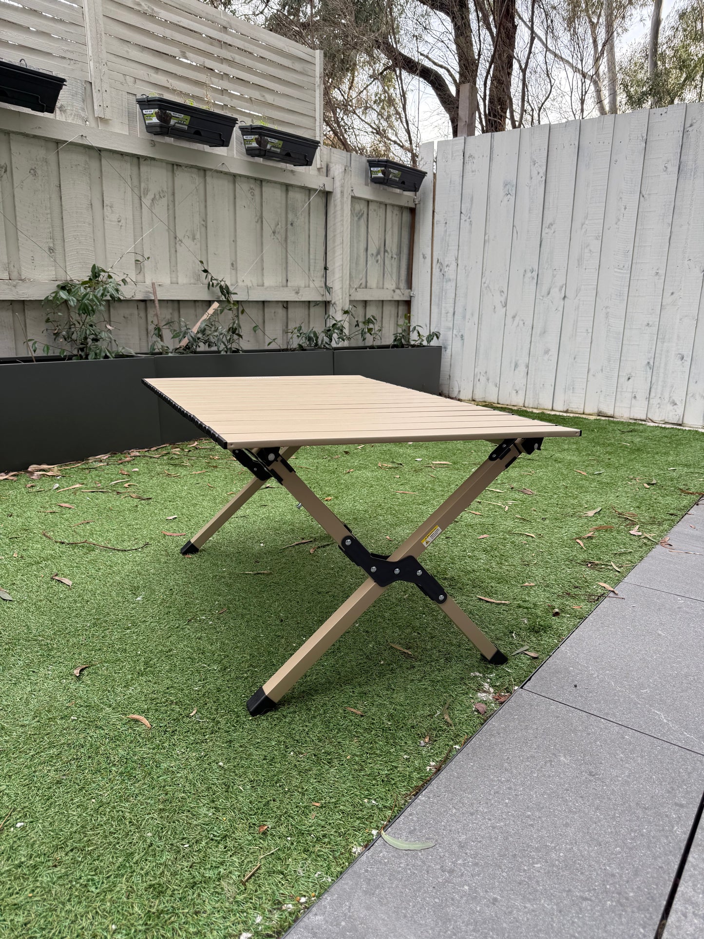 Folding table M
