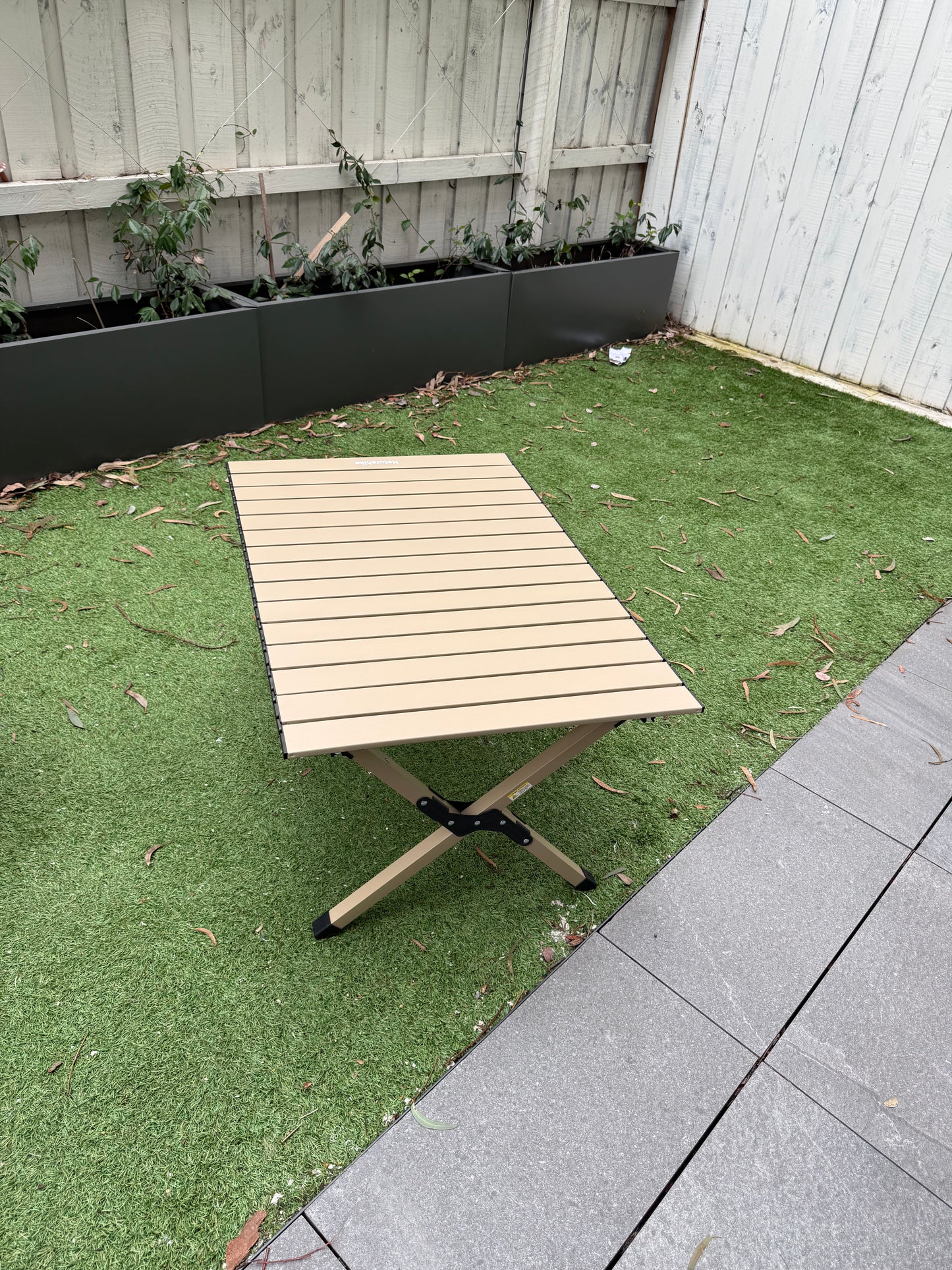Folding table M