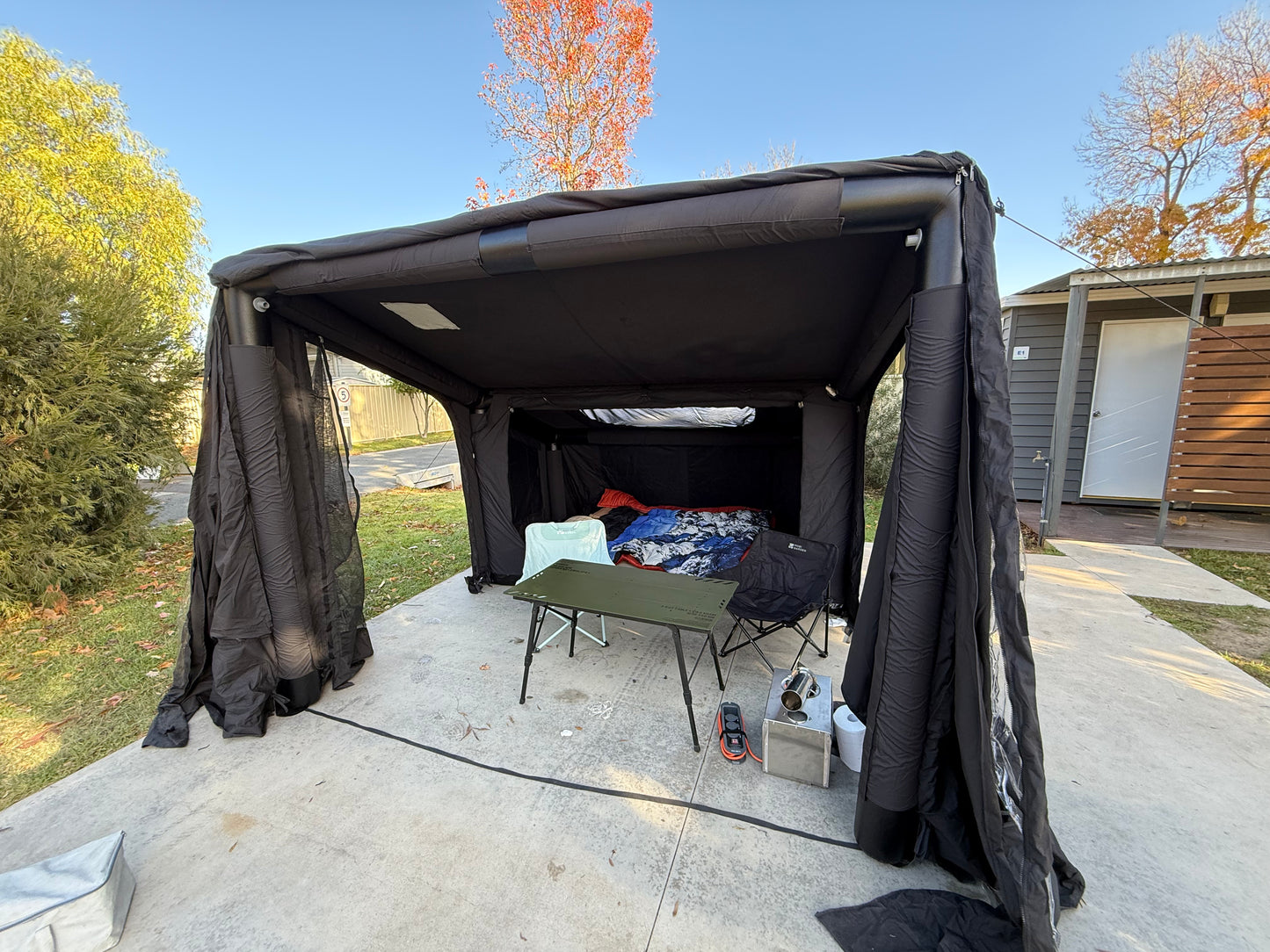 B #2 people inflatable tent with 1 living room